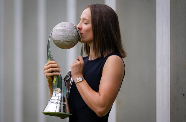 开云app官网下载安卓-斯瓦泰克成为第15位年终第一 小威后她最具统治力