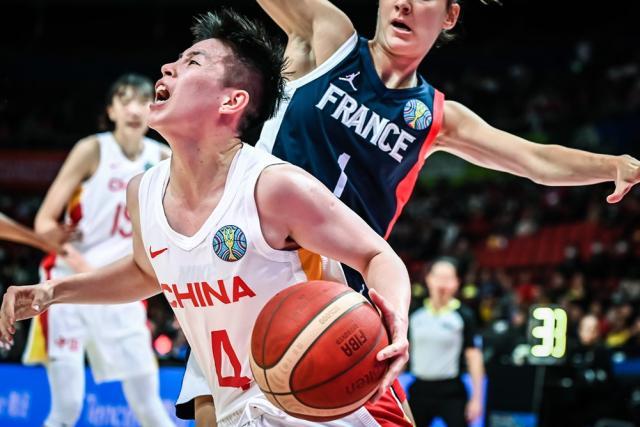 开云app官网下载教程-老将沉稳小将不怯场 中国女篮全民皆兵再进四强