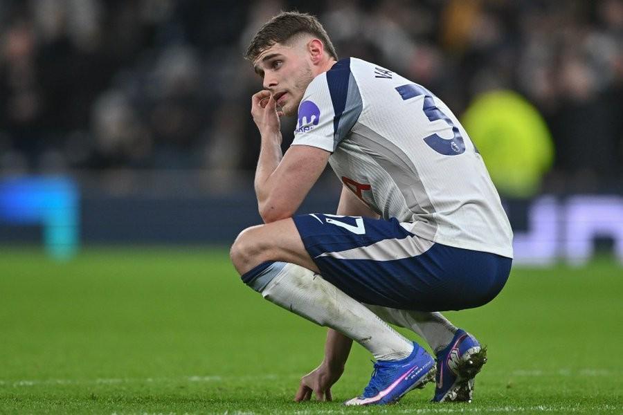 开云app官网下载安卓-记者：备战法兰克福赛前，范德芬和波罗缺席热刺今天的训练